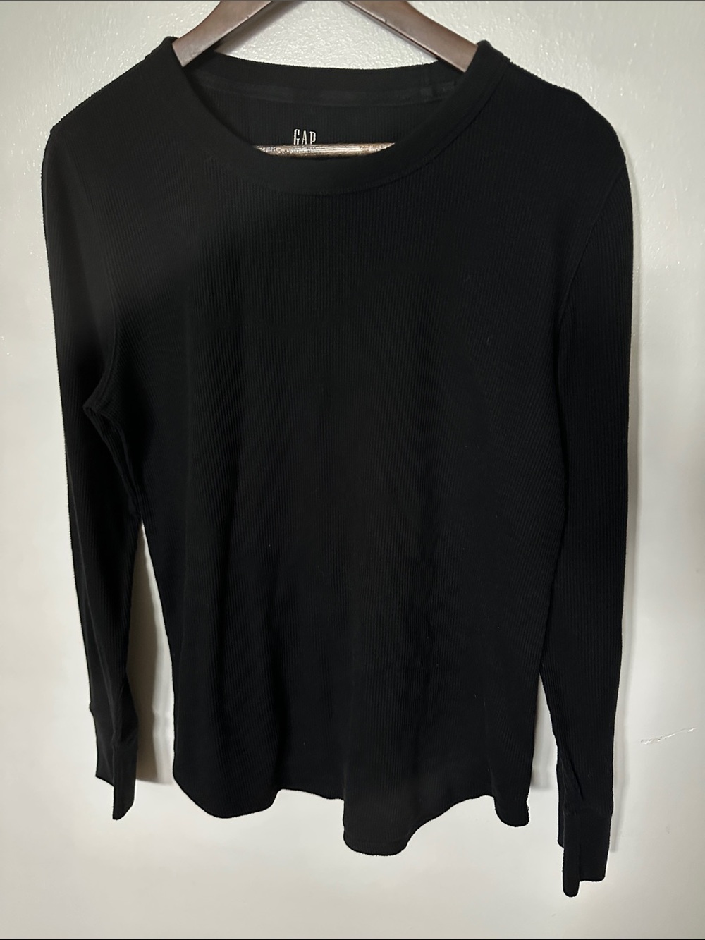 GAP Women's Black Ribbed Crewneck Long-Sleeve Tee